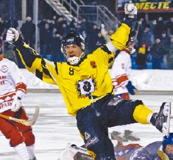 В дворике проходном