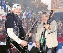 Серпом и молотом по рок-н-роллу