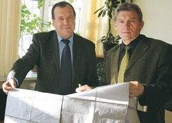 Колючей проволокой Хехцир огородить?..