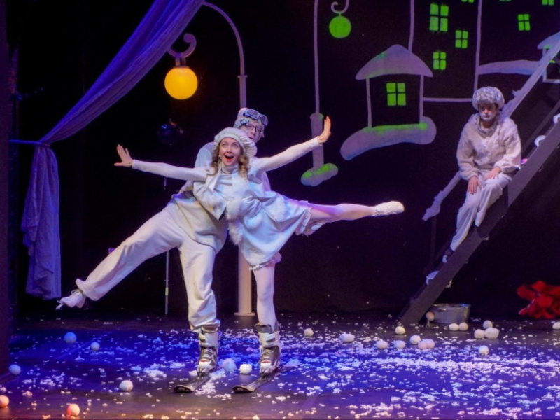 ТЮЗ ждут в Николаевске, а филармонию - в Советской Гавани