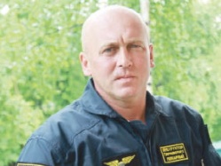 Десант парашютистов борется с огнём  