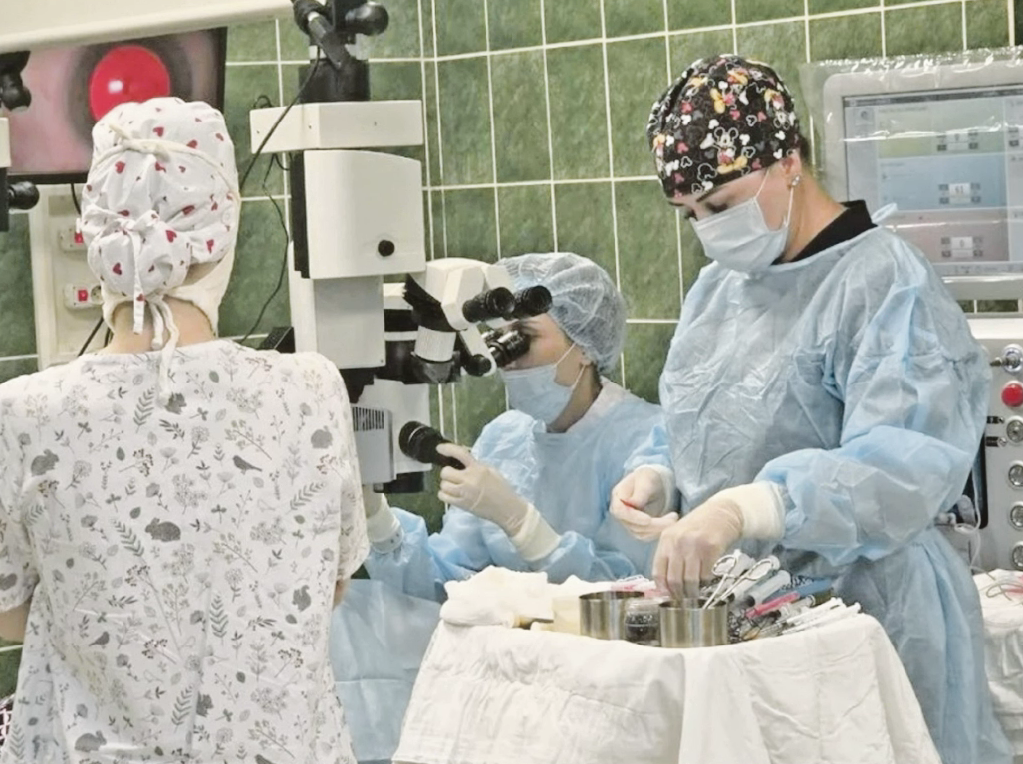 Хабаровские офтальмологи вернули зрение 40 пациентам в Магадане