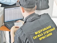 «Дорожный пристав» выявляет должников около торговых центров