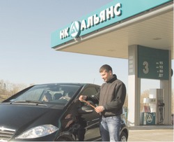 Поклонимся, поклонимся, друзья!