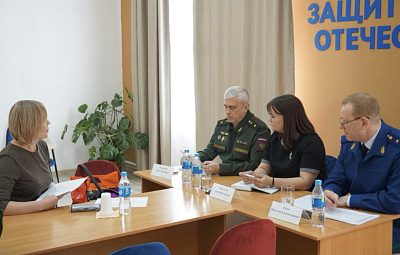 Первый заместитель военного прокурора Восточного военного округа и прокурор Хабаровского края провели совместный прием граждан