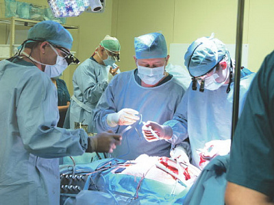 Уникальная операция: под скальпелем - сердце и лёгкое