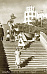 Снимок второй половины 1930-х годов. На нем запечатлена лестница, как и в наши дни, связывавшая Комсомольскую площадь с набережной. На заднем плане высится непривычных нашему глазу очертаний здание Амурского речного пароходства, изначально построенное в с