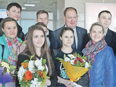 Студенты медуниверситета вернулись домой в Хабаровск с серебром