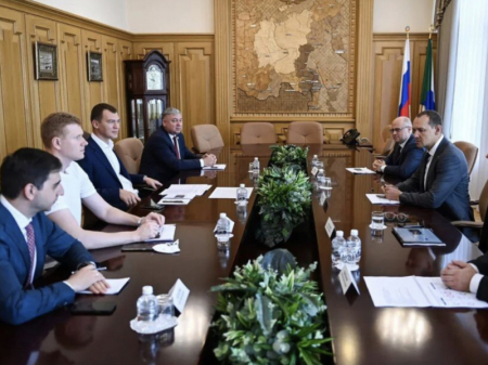 РУКОВОДИТЕЛЬ РОСРЕЕСТРА ОБСУДИЛ С ВРИО ГУБЕРНАТОРА ХАБАРОВСКОГО КРАЯ РАЗВИТИЕ ЭЛЕКТРОННЫХ СЕРВИСОВ И ВОВЛЕЧЕНИЕ ЗЕМЕЛЬ В ЖИЛИЩНОЕ СТРОИТЕЛЬСТВО