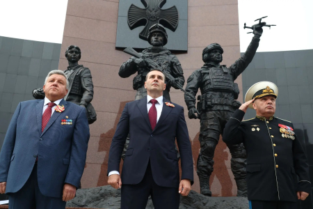 Память участников СВО увековечили на площади Славы в Хабаровске