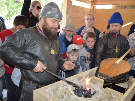 Средневековую кузницу воссоздали хабаровские умельцы
