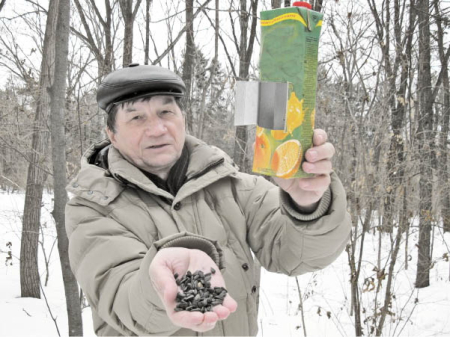 Помоги зимующей птице