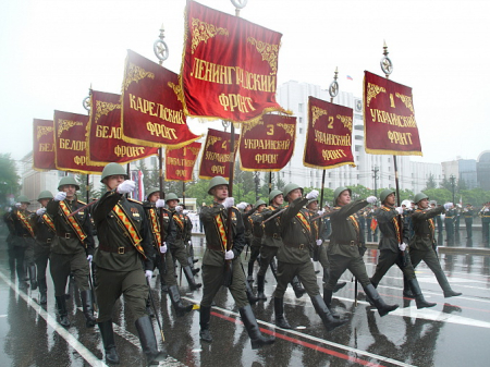 Военный парад прошагал сквозь дождь