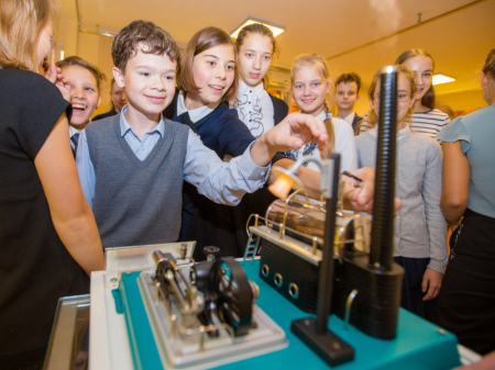 «Потрогать» молнию можно и в музее 