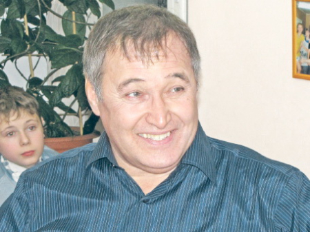 Театр поднимает алый парус