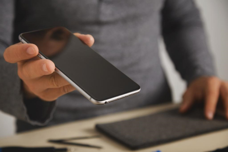 Чистый смартфон: МегаФон запускает в салонах услуги чистки гаджетов