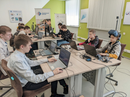 Победители хакатона смогут учиться в «Лицее» 