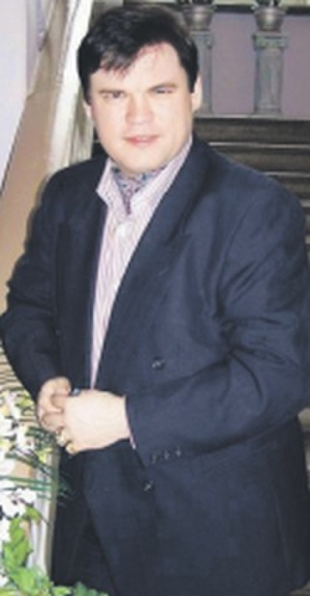 Поёт Игорь Перфильев