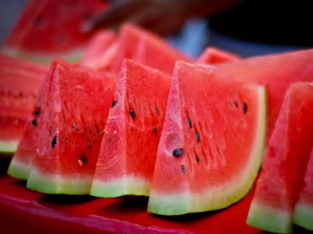 Арбуз: выбрать вкусный и без последствий