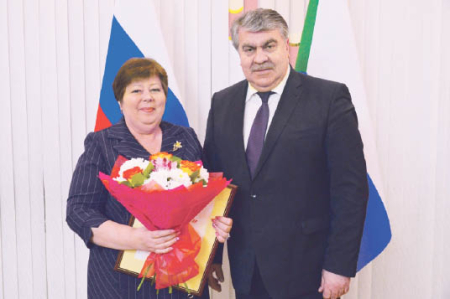 «Женщина года» работает библиотекарем