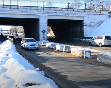 На улице Воронежской ограничили движение автотранспорта