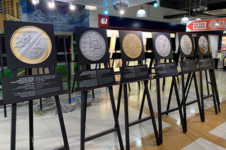 Подвиг народа на монетах: хабаровчан приглашают на фотовыставку «Истории Победы»