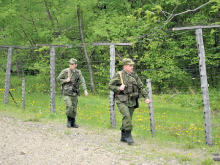 Человек у красной черты