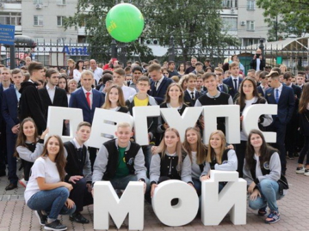 ДВЖД поздравила студентов ДВГУПС с началом учебного года