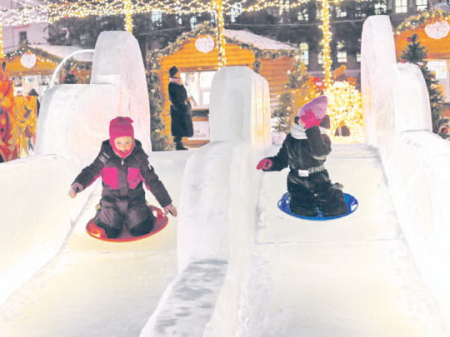 На площади Ленина в Хабаровске появился каток